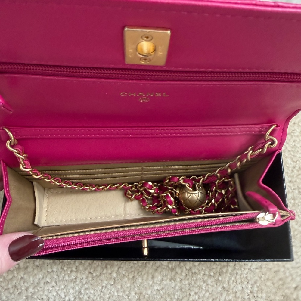 LAST CALL! Chanel Fuchsia Quilted Wallet on Chain Crossbody Bag - Picture 4 of 13